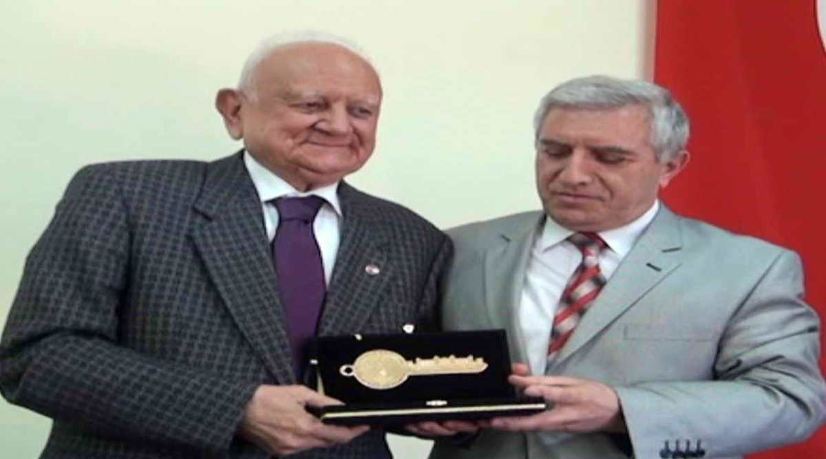 Hayırsevere Anlamlı Ödül