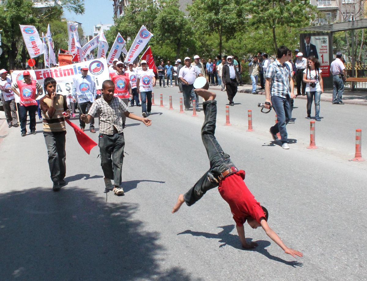 İşçi Bayramı Bir Çocuğun Oyunu Oldu