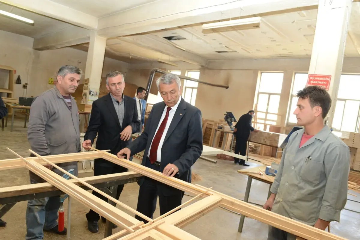 Isparta Etnoğrafya Müzenin Kapı ve Pencereleri Ahşap Oyması Olacak