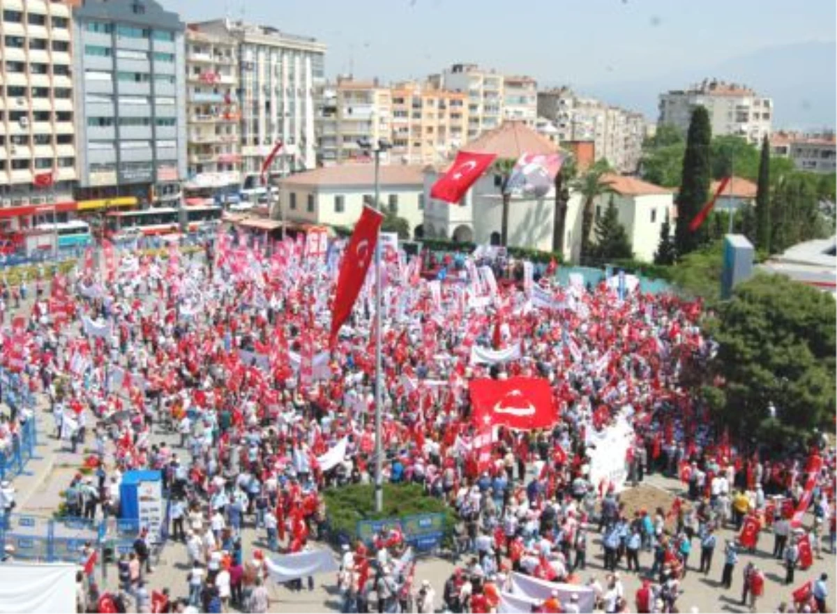 İzmir\'de 1 Mayıs İki Meydanda Kutlandı (2)