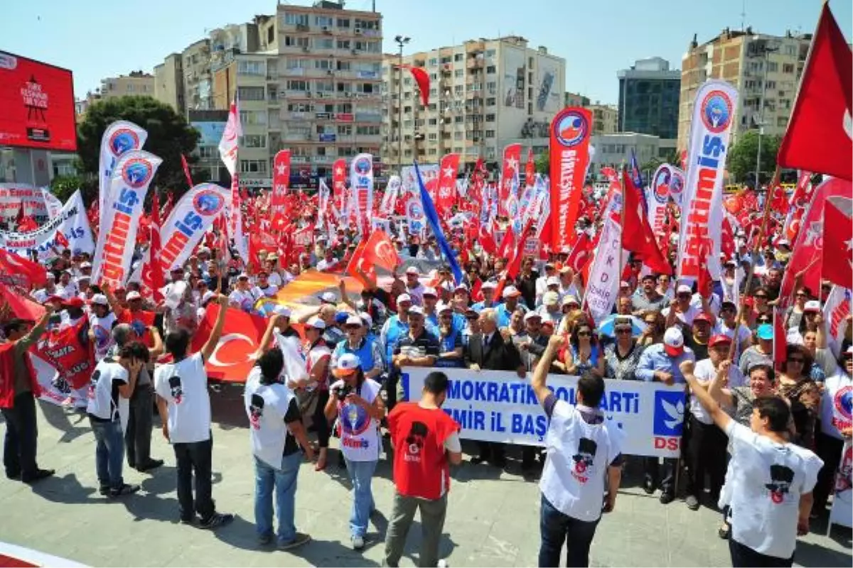 İzmir\'de 1 Mayıs İki Meydanda Kutlandı