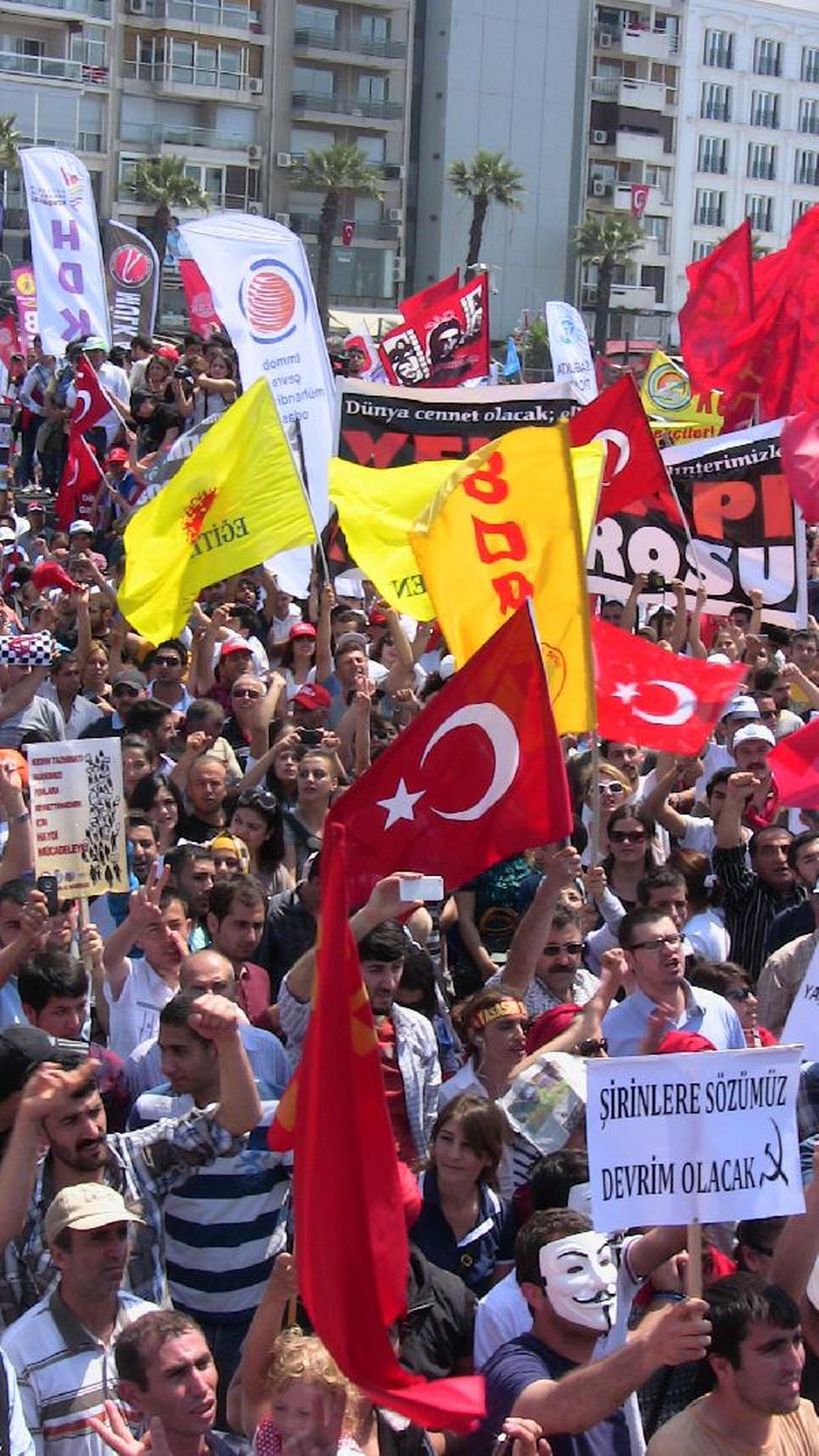 İzmir\'de 1 Mayıs İki Meydanda Kutlandı (3)