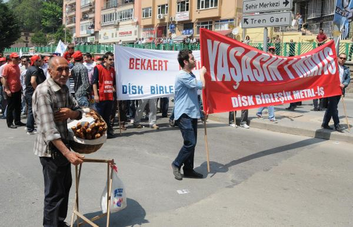 İzmit\'te 30 Bin Kişiyle 1 Mayıs Kutlaması