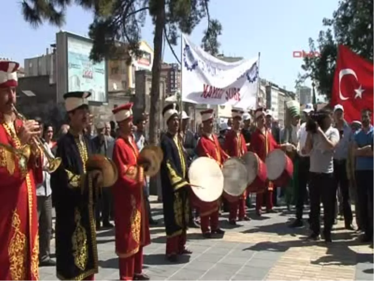 Kayseri\'de Mehterli ve Dualı 1 Mayıs Kutlaması