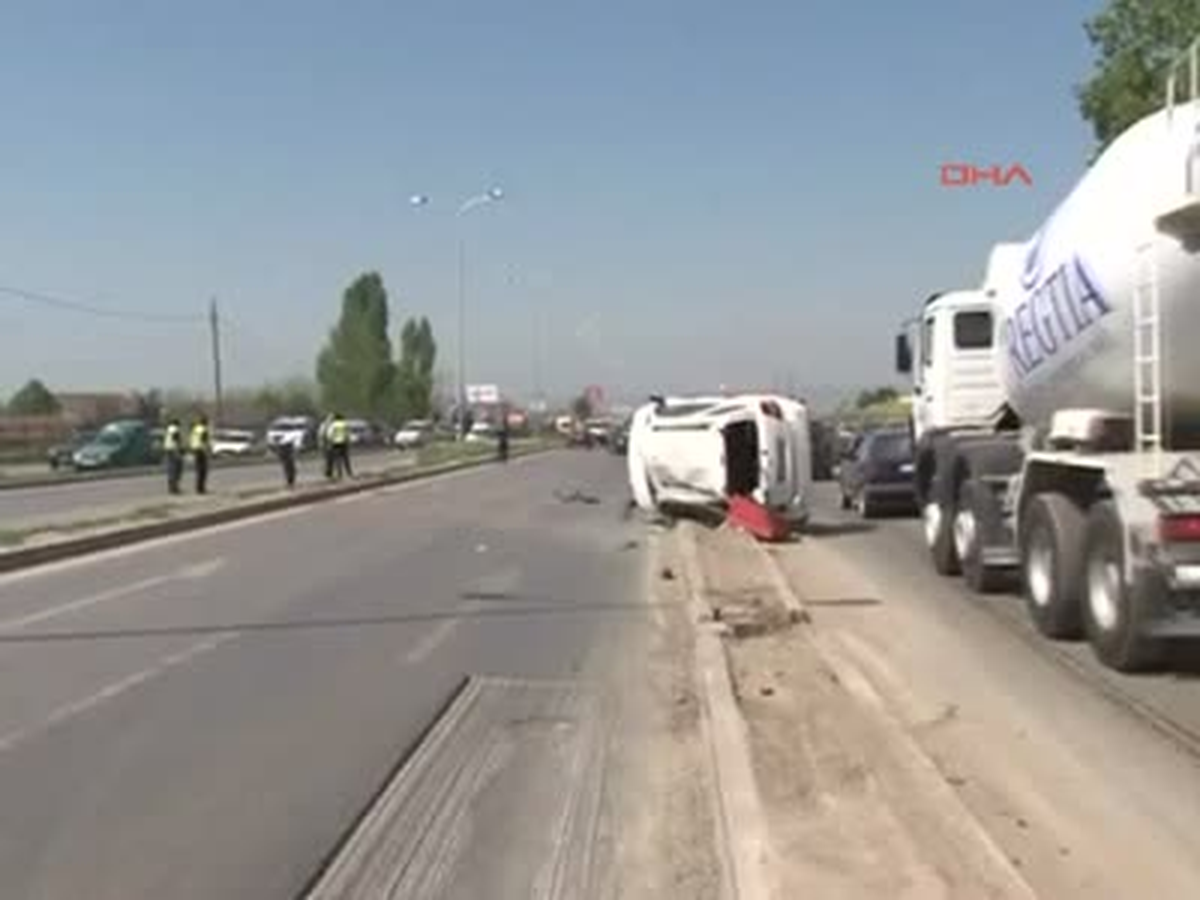 Kosova\'da Polis Aracı Kaza Yaptı: 2 Kişi Öldü
