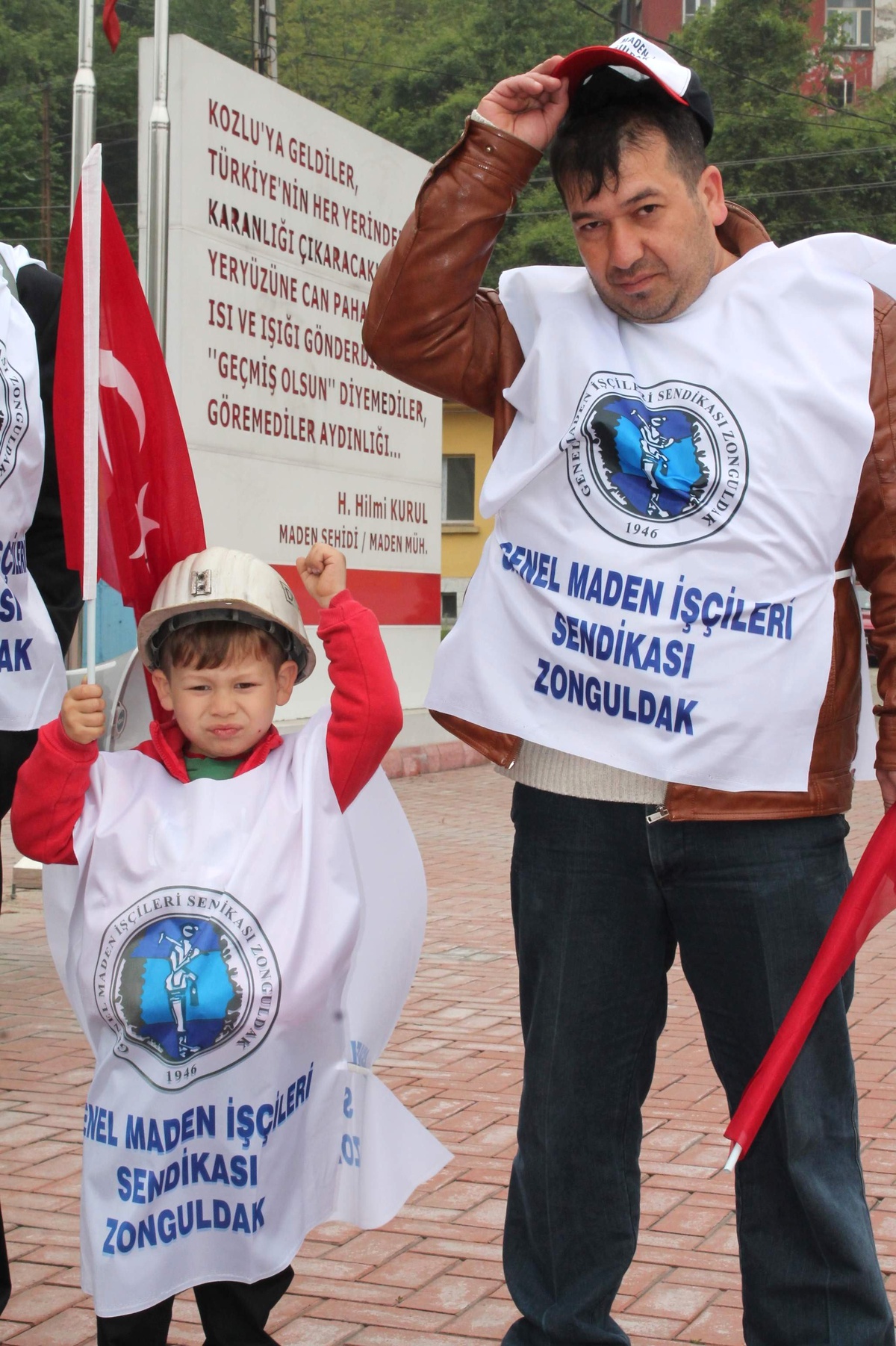Maden İşçisi, Oğlunun Sözlerine Şapka Çıkarttı