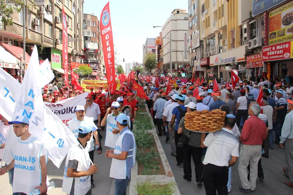 Mersinliler 1 Mayıs\'ı Selda Bağcan ile Kutladı