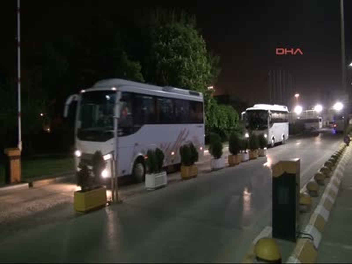 Polisler 1 Mayıs İçin İstanbul\'da Kamera.