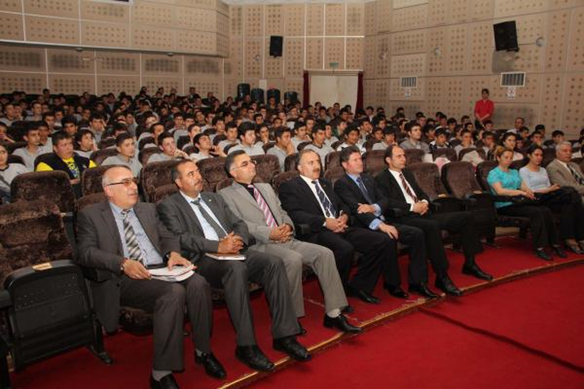 Polisten Öğrencilere Arkadaş Uyarısı