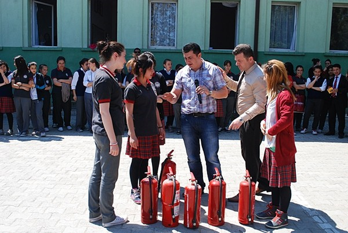 Tosya Kız Meslek Lisesi'nde Yangın Tatbikatı