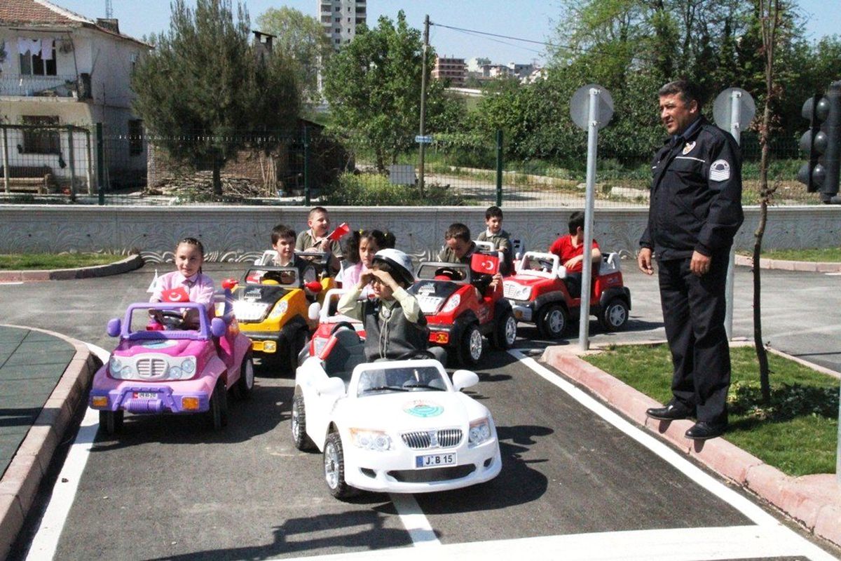 Trafik Kurallarını Eğlenerek Öğreniyorlar