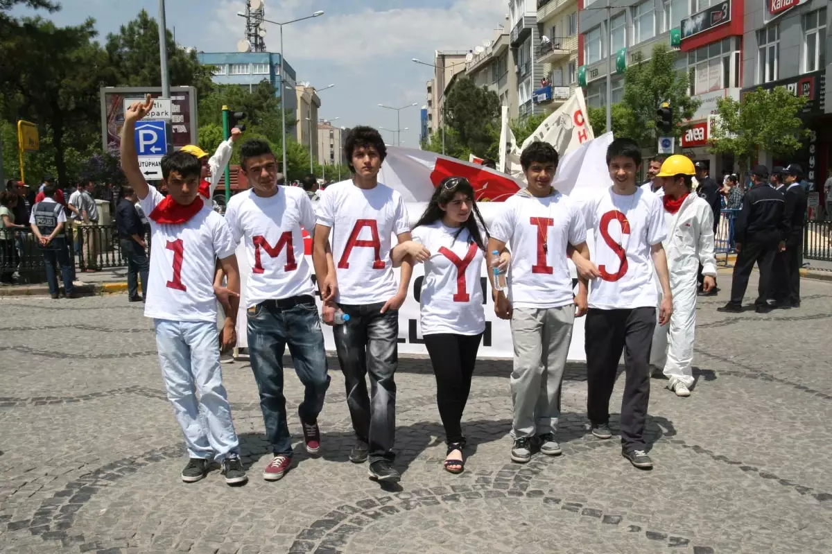 Uşak\'ta "Bir Mayıs Emek ve Dayanışma Günü" Kutlandı