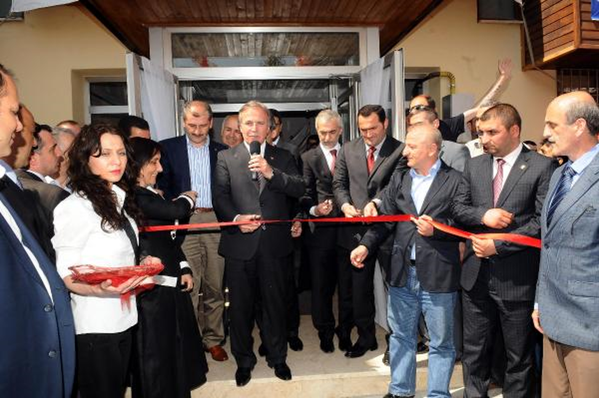 AK Parti Genel Başkan Yardımcısı Mehmet Ali Şahin Örtektepe\'de Mahalle Konağı\'nın Açılışını Yaptı