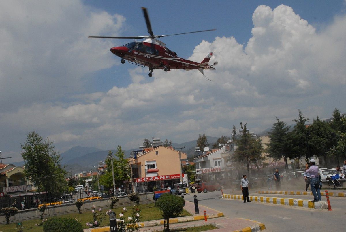 Ambulans Helikopterin Rüzgarı Hastanelik Etti
