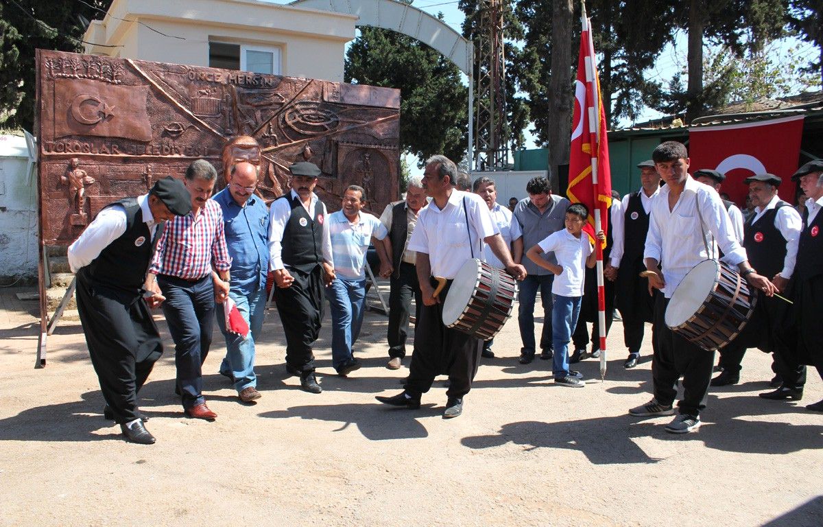 Başkan Tuna, İşçilerle Birlikte Halay Çekti