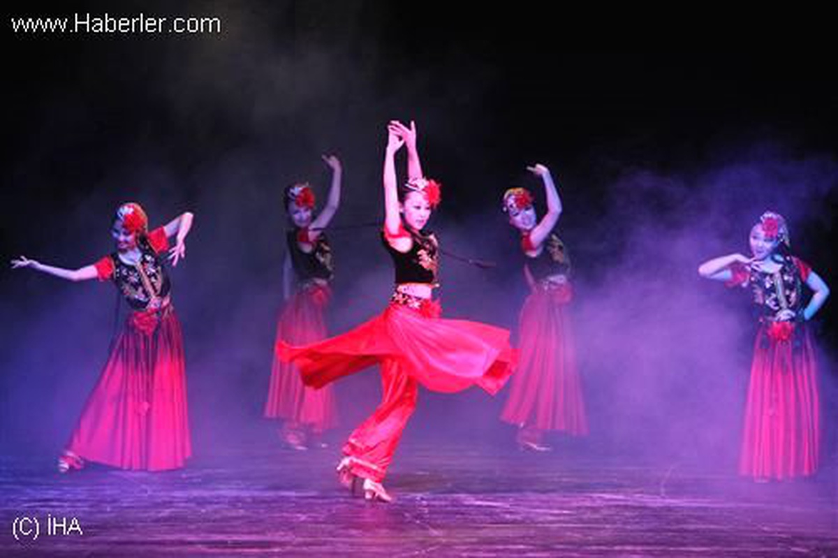 Çinli Sanatçılardan \'Bahara Merhaba\' Gösterisi