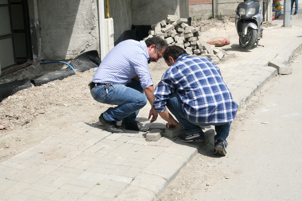 Donatım Esnafı Belediye Çalışanlarına Yardım Etti