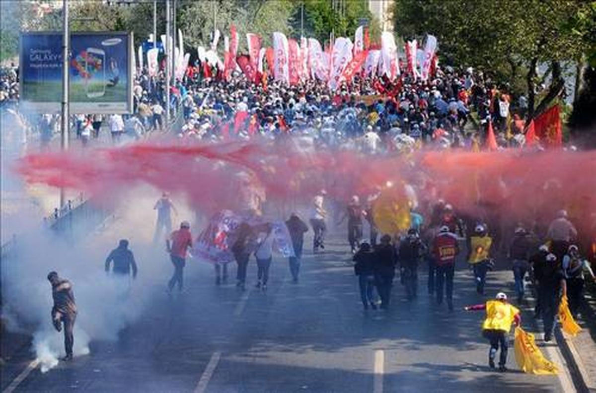 Dünya İstanbul\'daki Olaylı 1 Mayıs\'ı Konuşuyor