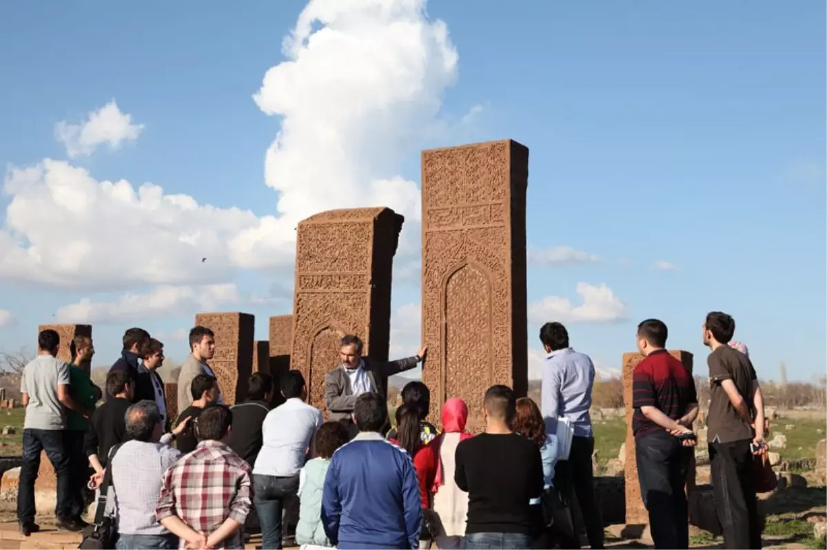 Hacettepeli Öğrencilerin Ahlat Gezisi