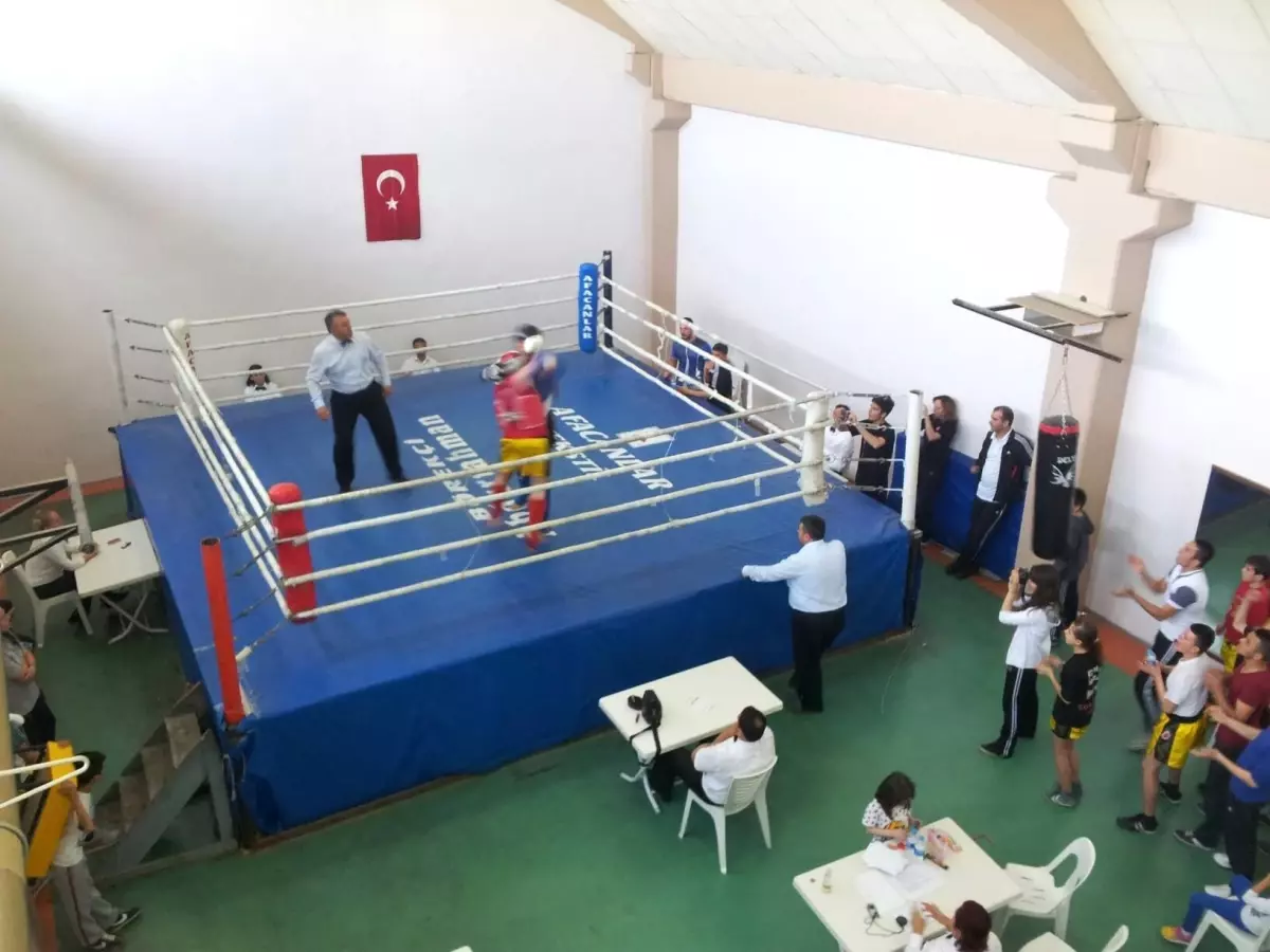 "İlk ve Orta Öğretimler Arası Muay Thai Turnuvası" Manisa\'da Yapıldı