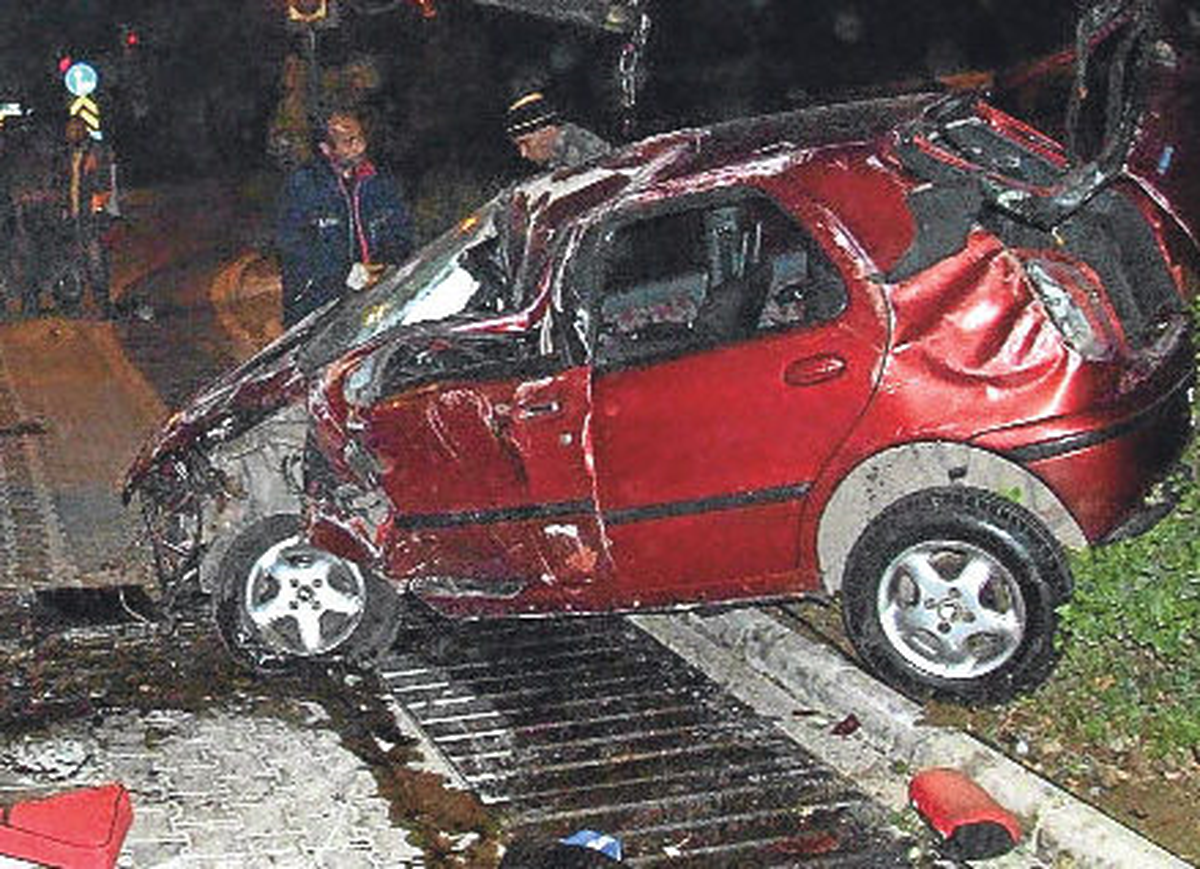 Kadın Sürücü Takla Atan Otomobilin Camından Fırlayarak Öldü