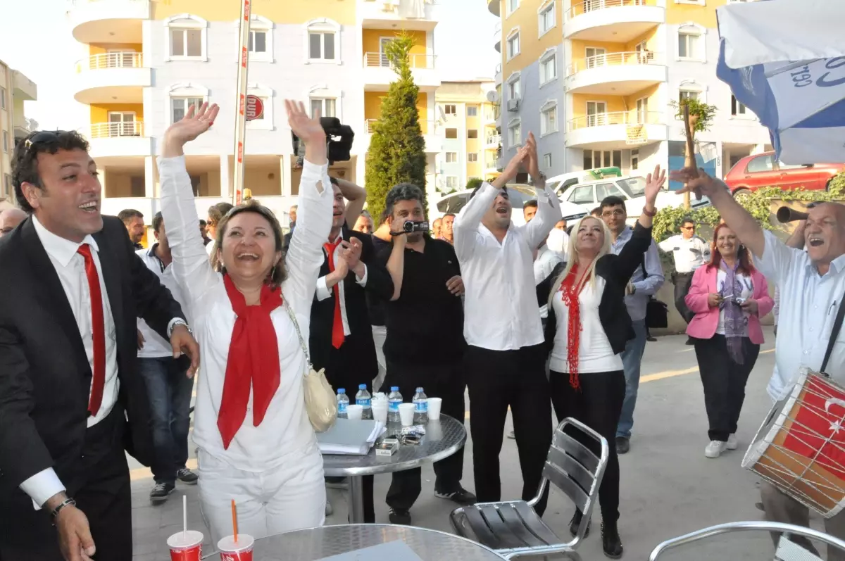 Kuşadası Ticaret Odası'nda Serdar Akdoğan Kazandı