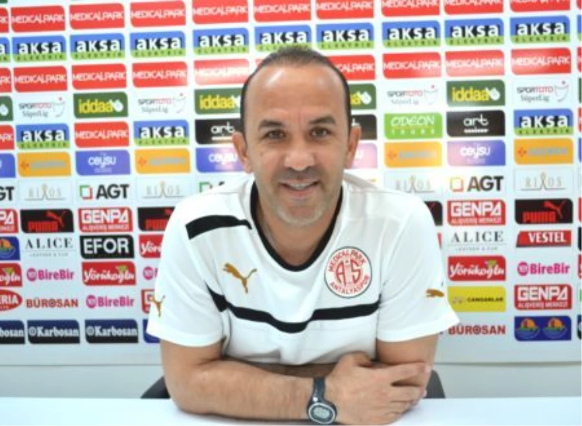 Medical Park Antalyaspor Teknik Direktörü Özdilek Açıklaması
