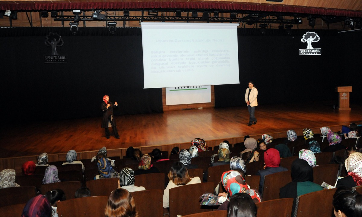 Şehitkamil\'de Aile Okulu Seminerleri Yapıldı
