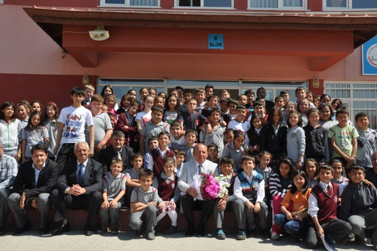 Vali Oğuz, Güne Okul Ziyaretiyle Başladı