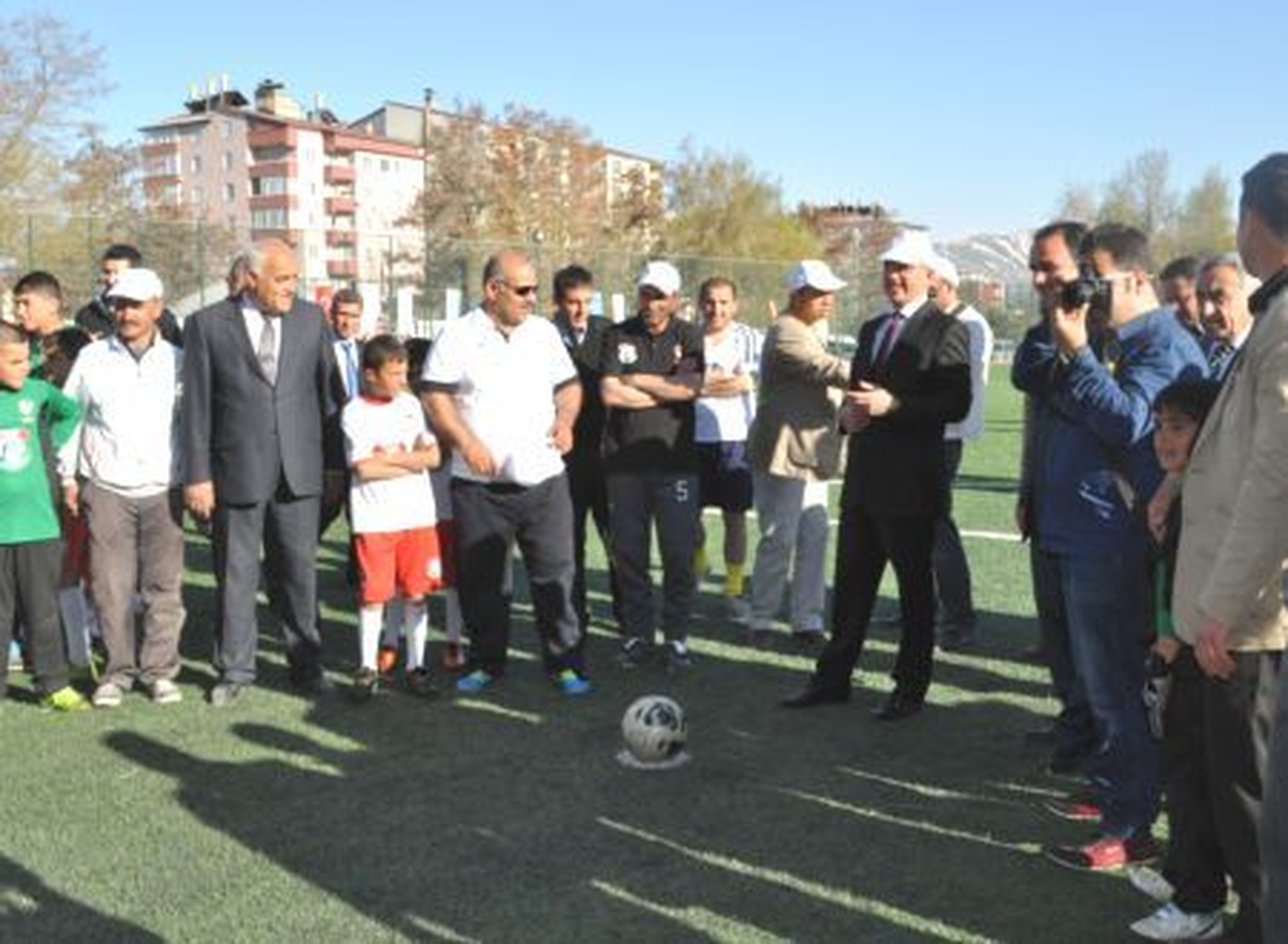 Vali Yurdakul, Spor Salonu İnşaatını İnceledi