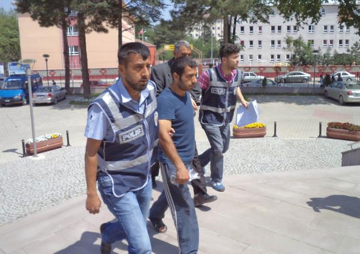 2 Gün Nöbet Tutan Polisler 95 Kilo Esrar Ele Geçirdi