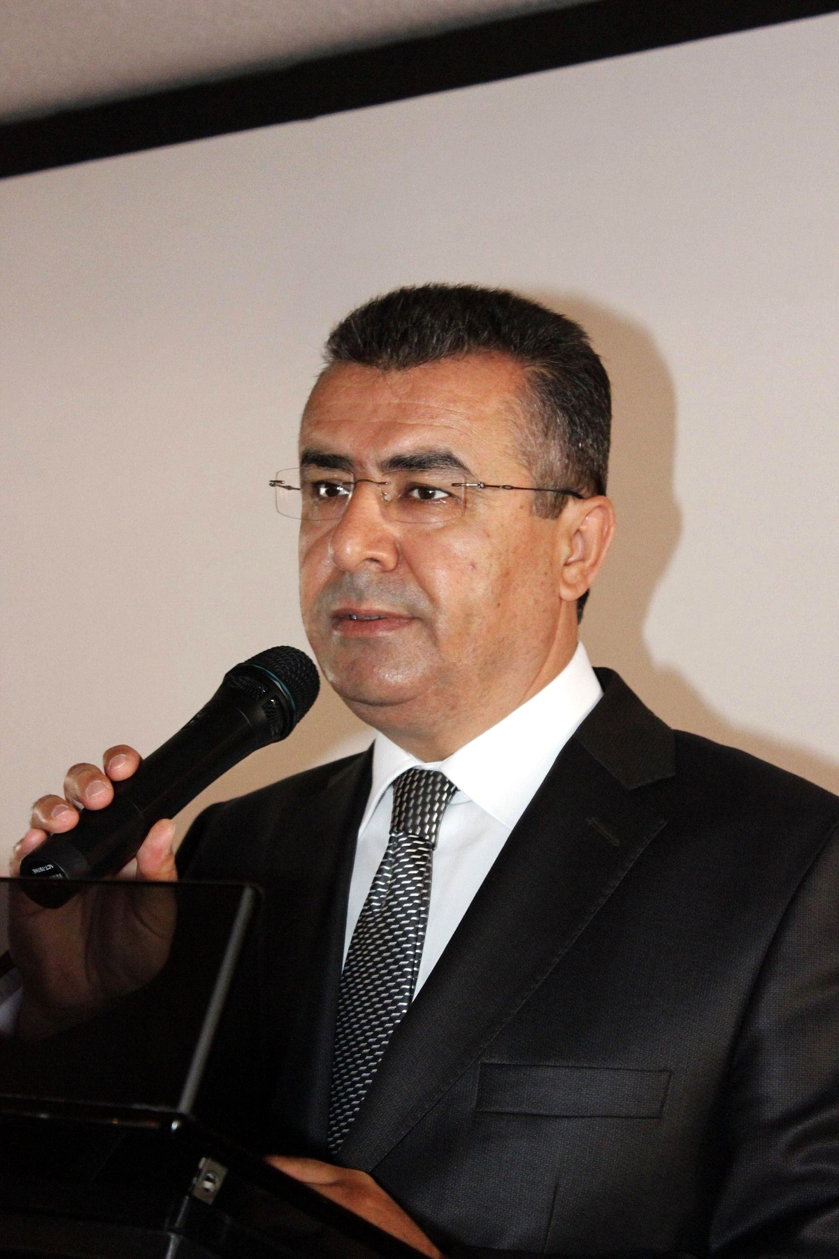 Hatay Valisi Lekesiz."Trafik Kazaları Toplumun Genelini İlgilendiren Üzücü ve Yıkıcı Sonuçlarıyla...