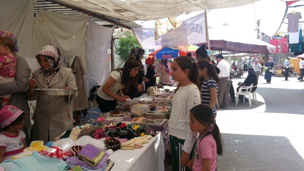 Köprübaşı\'nda Kadınlar Kermes Düzenledi