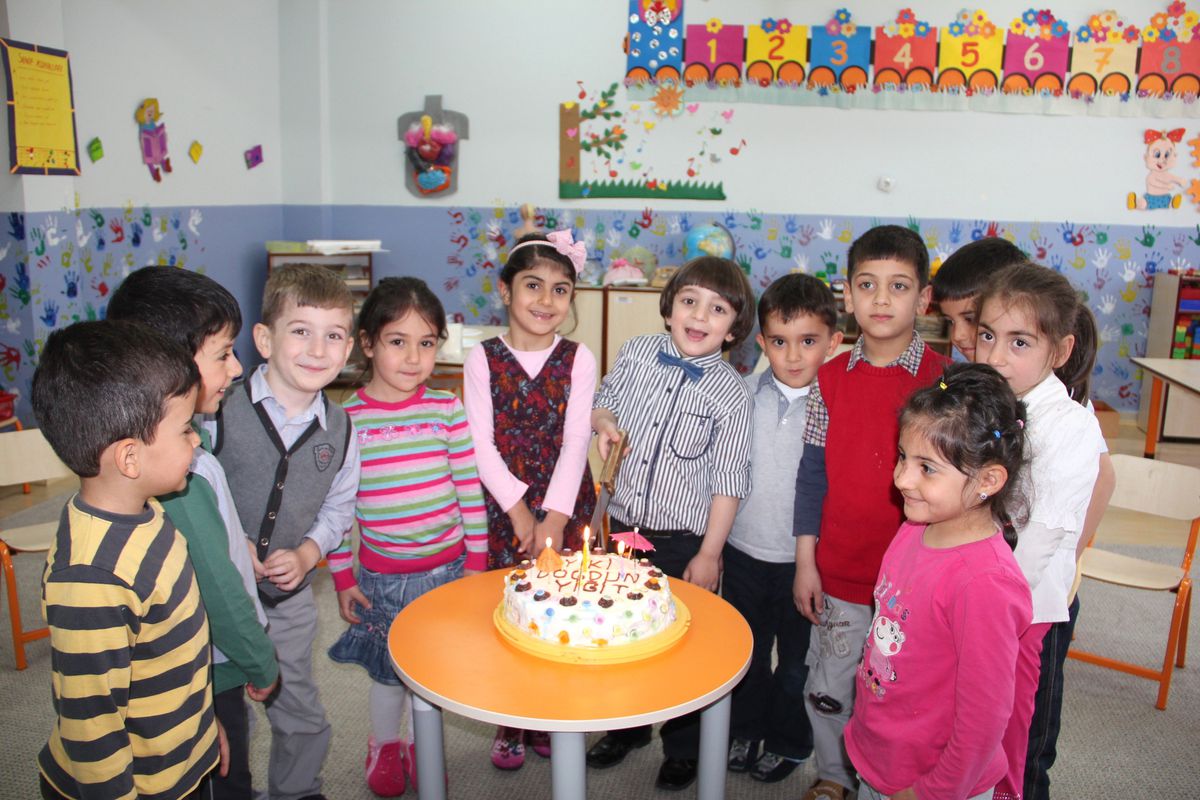 Miniklerin Doğum Günü Mutluluğu