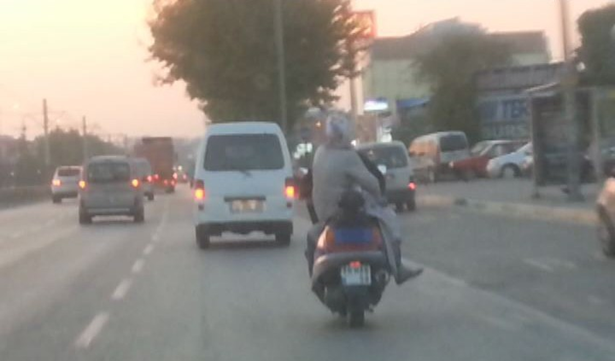 Motosikletle Aile Boyu Tehlikeli Yolculuk