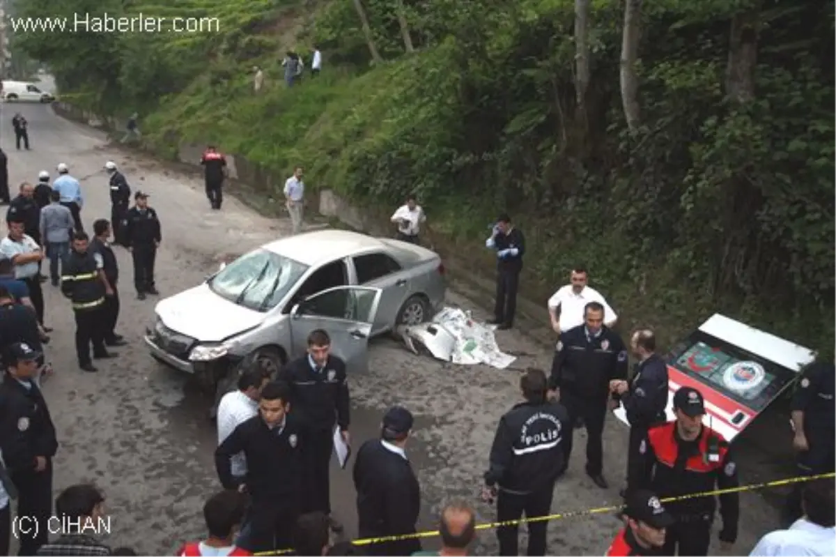 Rize\'de Trafik Kazası: 1 Ölü, 1 Yaralı