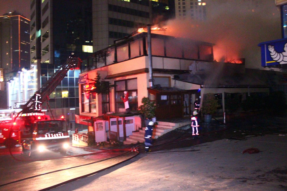 Şişli\'deki Bir Restoranda Çıkan Yangın Korkuttu