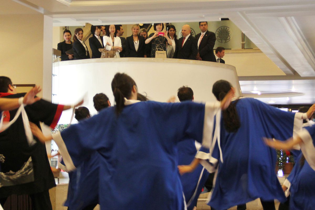 Türk Öğrencilerden Japon Fırst Lady'ye Japon Dansı Jesti