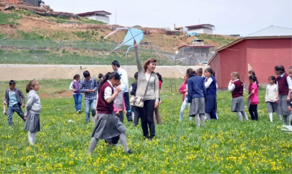 Yüksekova\'da Uçurtma Şenliği