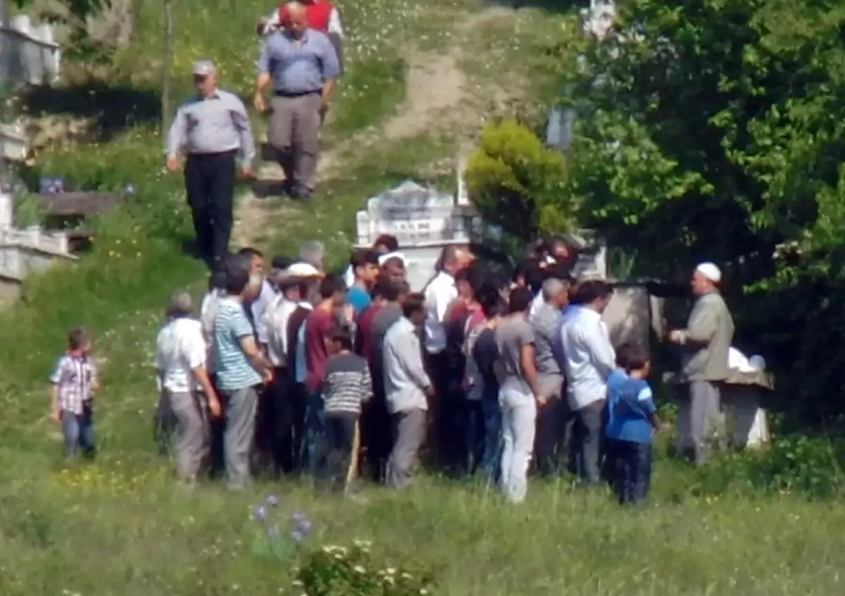 2 Yaşındaki Yasin Eren Toprağa Verildi