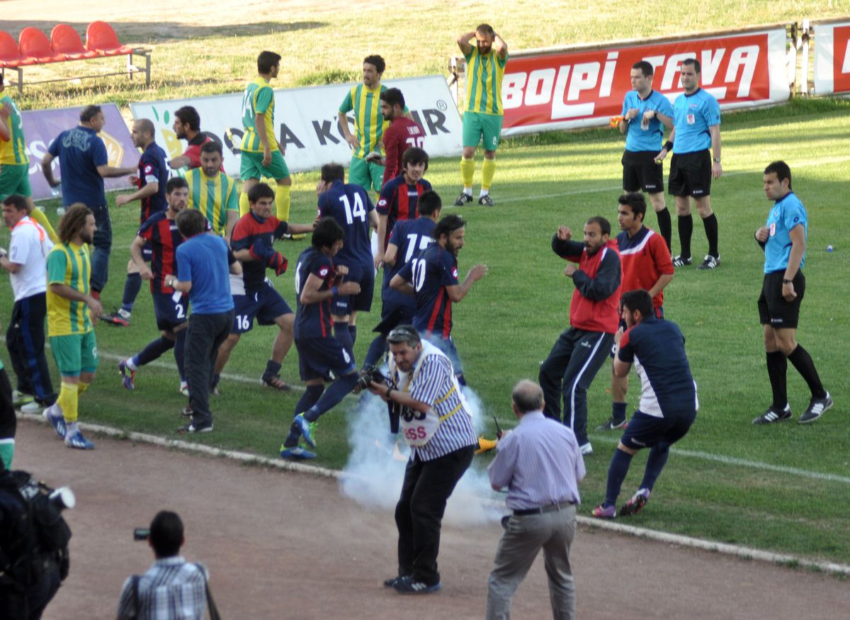Akçakocaspor Bölgesel Amatöre \'Devam\' Dedi