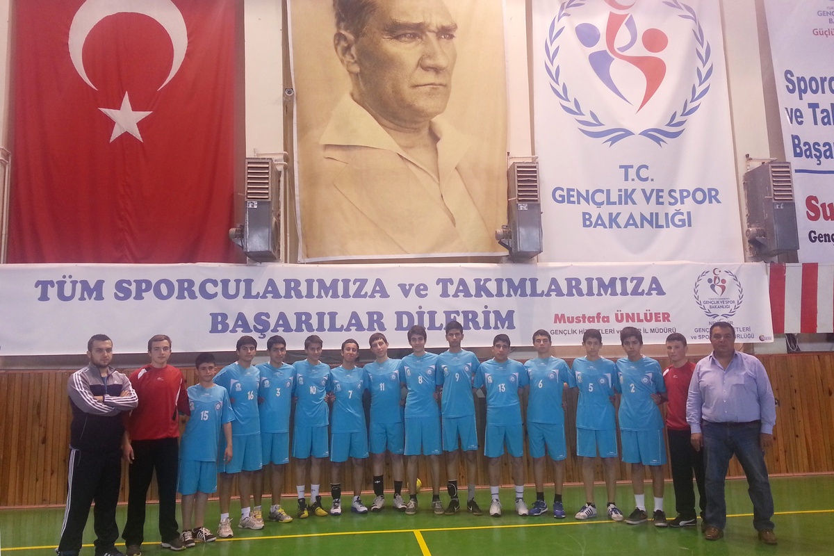 Büyükşehir Henbol Takımları Yarı Finallerde