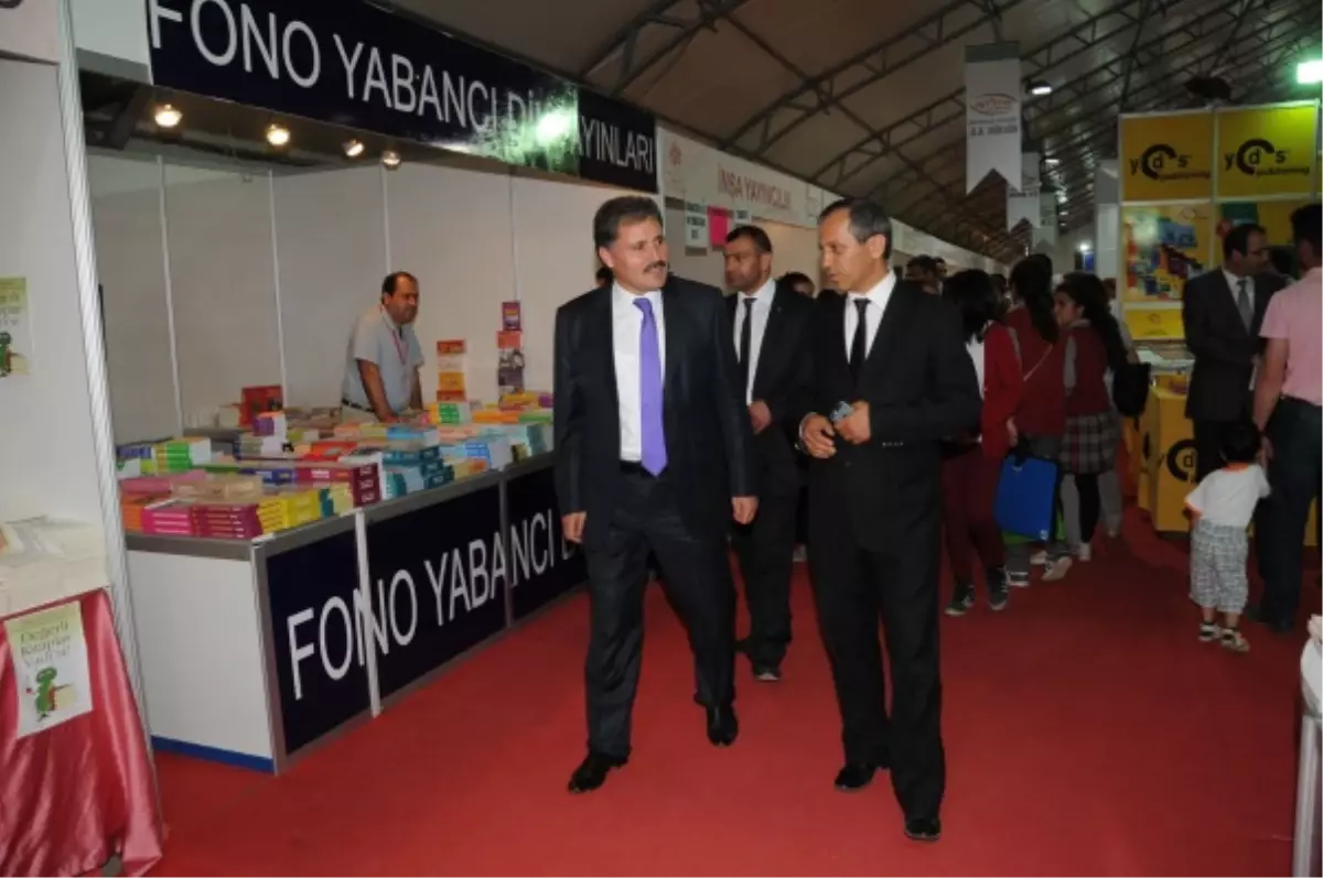 Çakır: Malatya 2. Anadolu Kitap Fuarı\'nı Ziyaret Etti