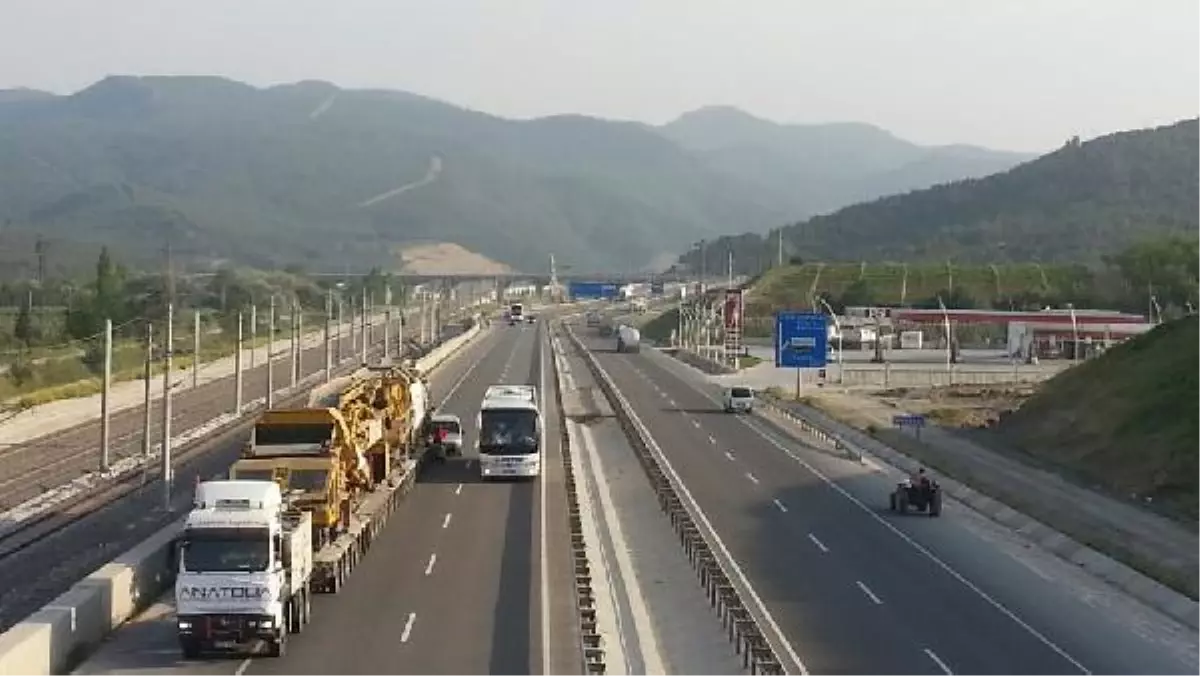 Dev Makine 240 Tekerlekli Taşıyıcı ile Götürülüyor (2)