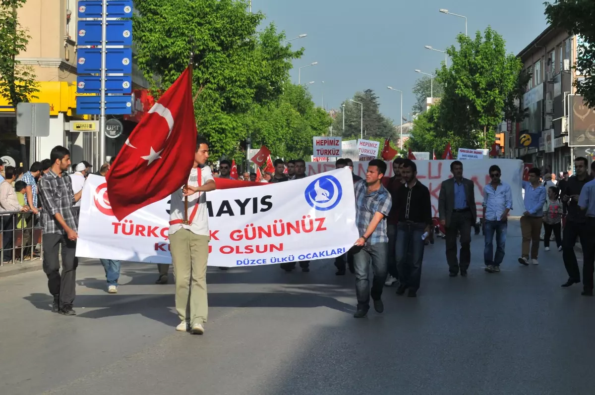 Düzce\'de 3 Mayıs Dünya Türkçülük Günü Yürüyüşü