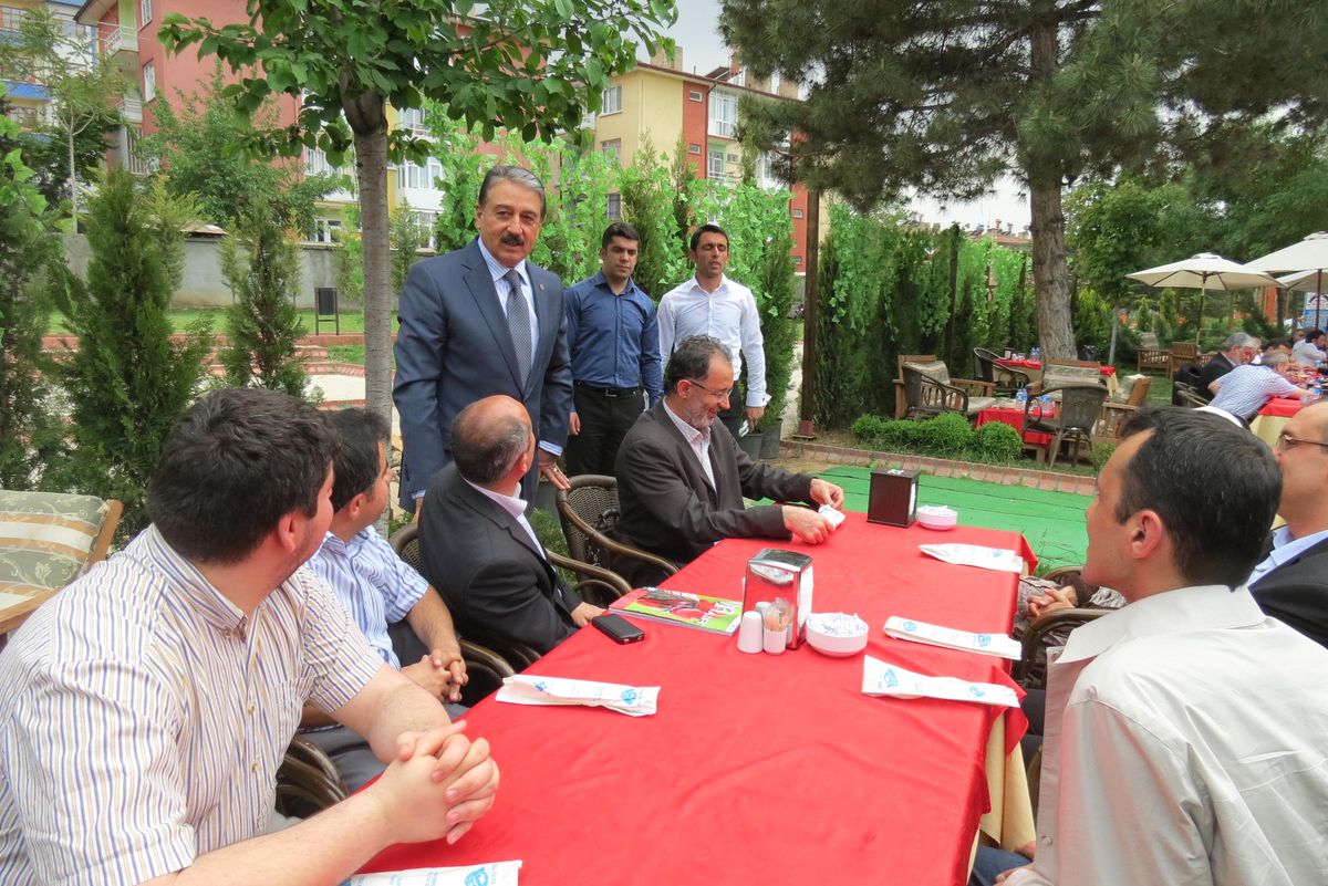 Mesob\'dan Kitap Fuarına Katılan Yazarlara Yöresel Yemek İkramı