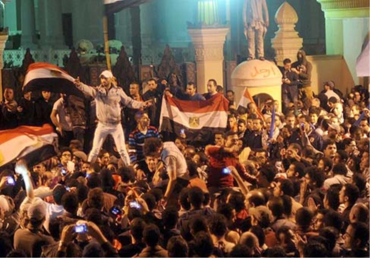 Mısır\'da Tahrir Meydanı\'nda Gösteri