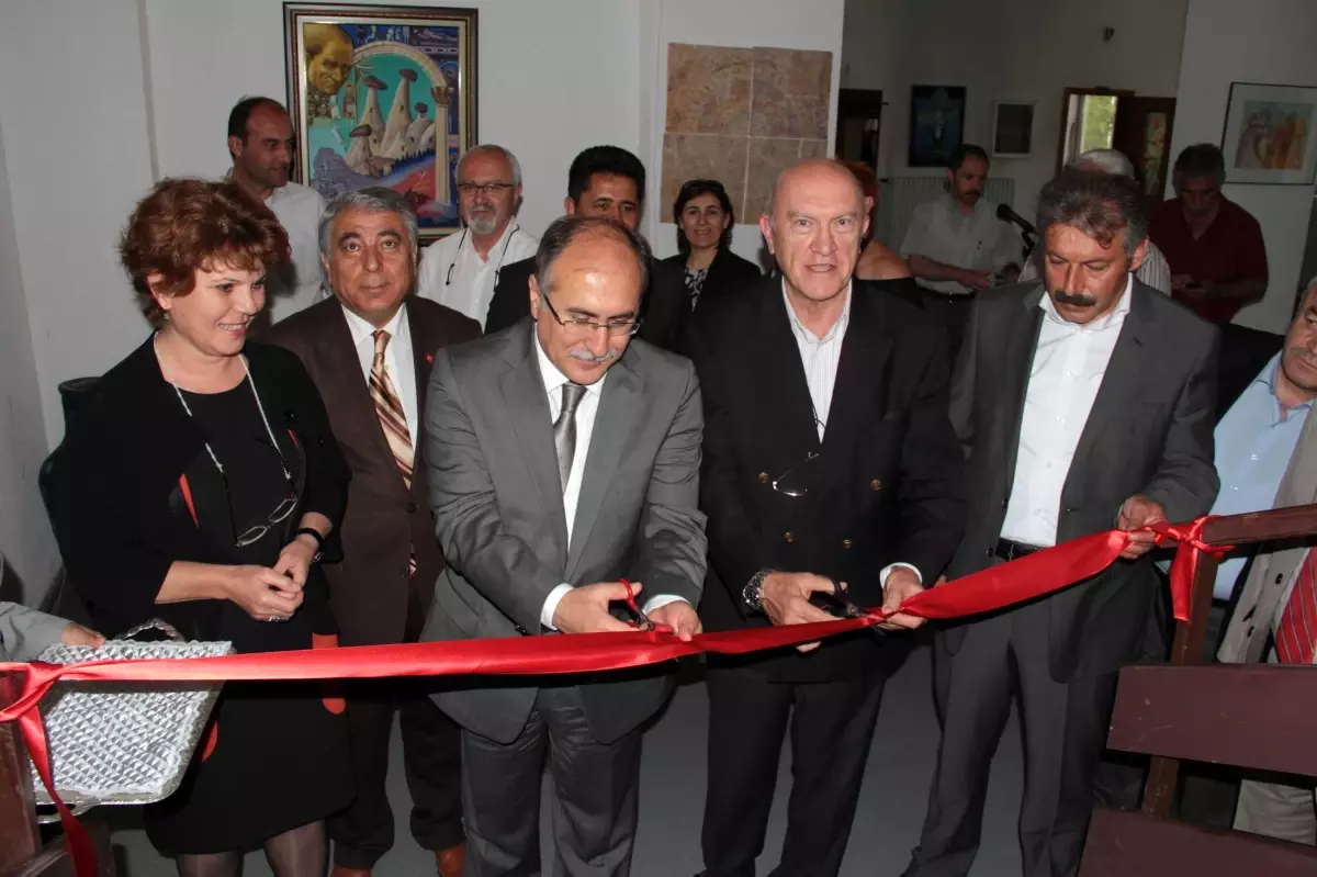 Ressam Mürüvet Özyavuz 4. Kişisel Sergisini Nevşehir\'de Açtı