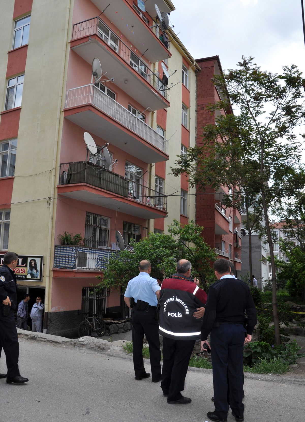 5\'inci Kattan Atlayarak İntihar Etti