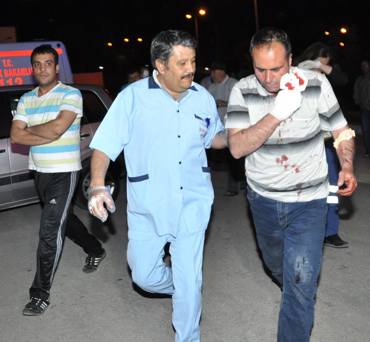 Aksaray\'da Kavga Kanlı Bitti: 2 Yaralı